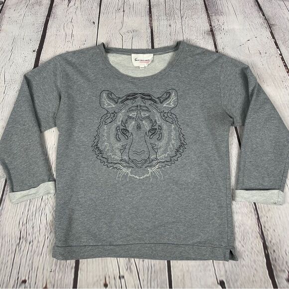 TWO BY VINCE CAMUTO tiger embroidery soft grey sweater, size PM - Picture 13 of 13